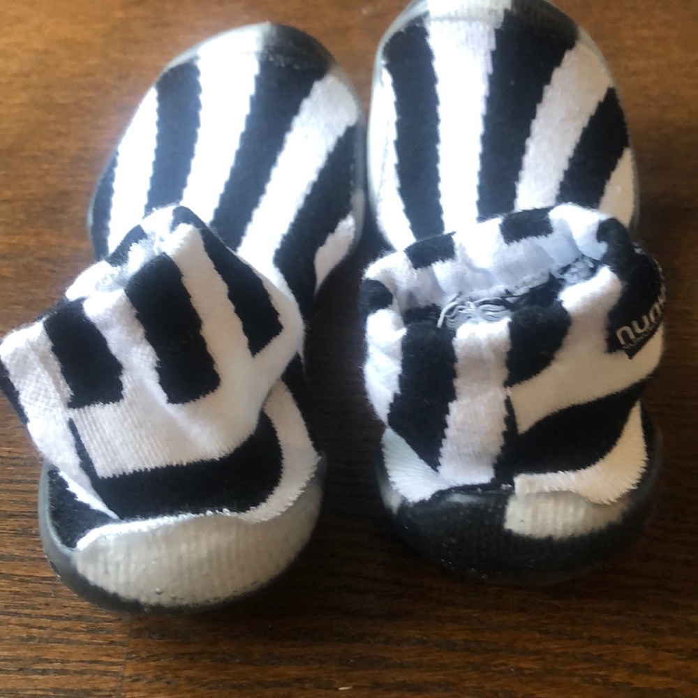 Slippers - Picture 3 of 4